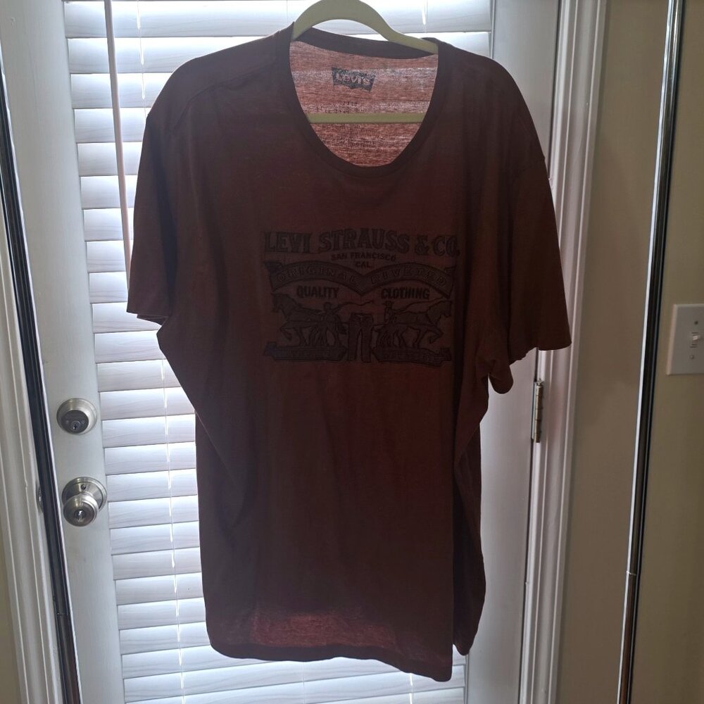 Levis Men's Brown T-shirt size 2x